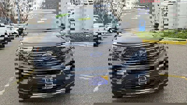 Certified 2022 Ford Explorer XLT w/ Equipment Group 202A image 10