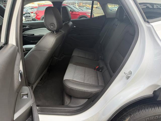 Used 2025 Chevrolet Trax LT w/ LT Convenience Package image 13