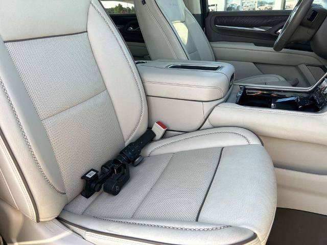 Used 2023 GMC Yukon XL Denali w/ Denali Reserve Package AWD/4WD image 27