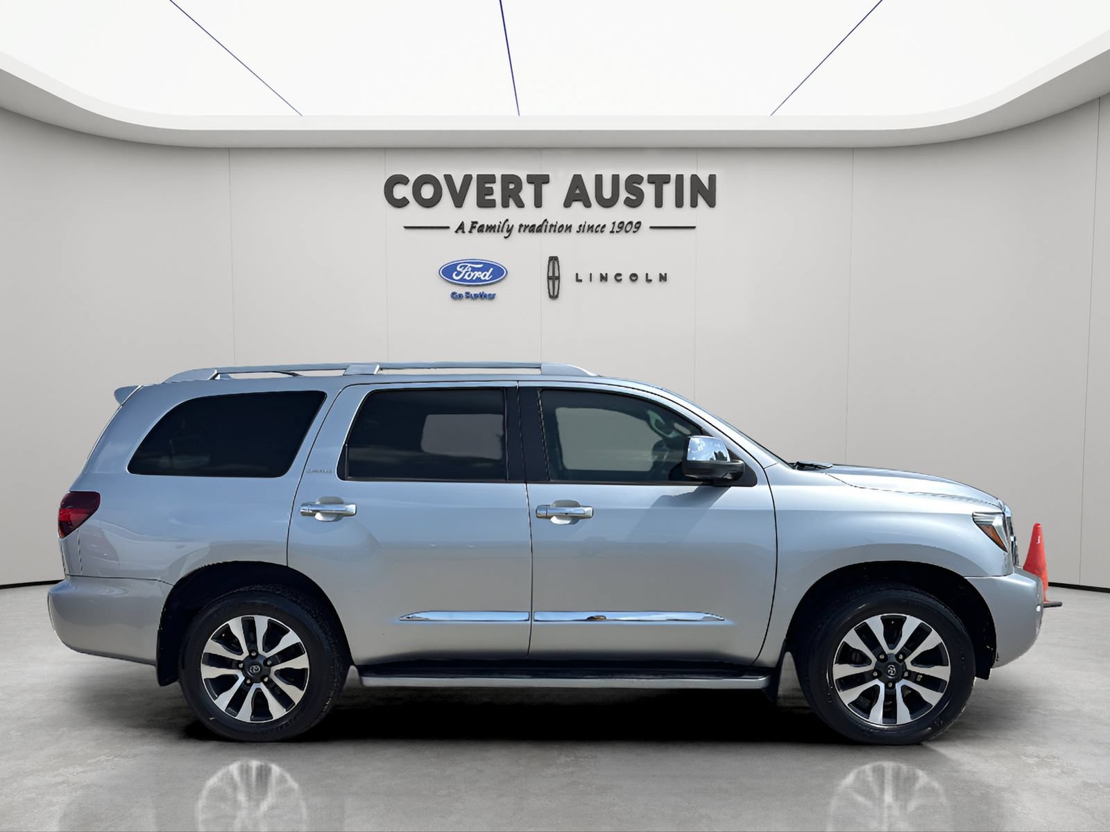 Used 2021 Toyota Sequoia Limited w/ Safety & Convenience Package AWD/4WD image 6