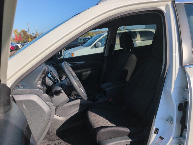 Used 2018 Nissan Rogue SV AWD/4WD image 28