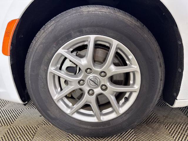 Used 2025 Chrysler Pacifica Select FWD image 13
