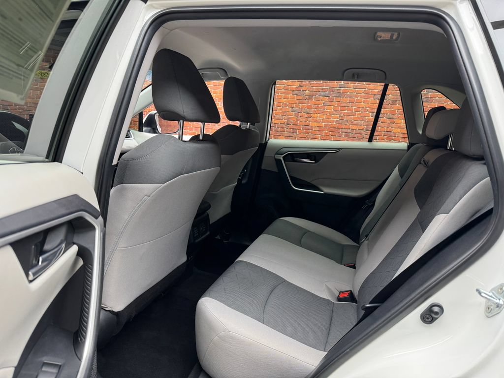 Used 2021 Toyota RAV4 XLE FWD image 23