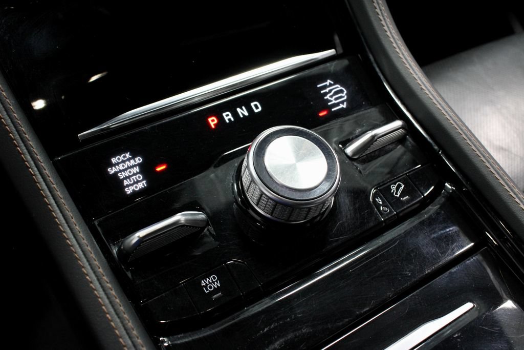 Used 2024 Jeep Grand Cherokee Summit AWD/4WD image 35
