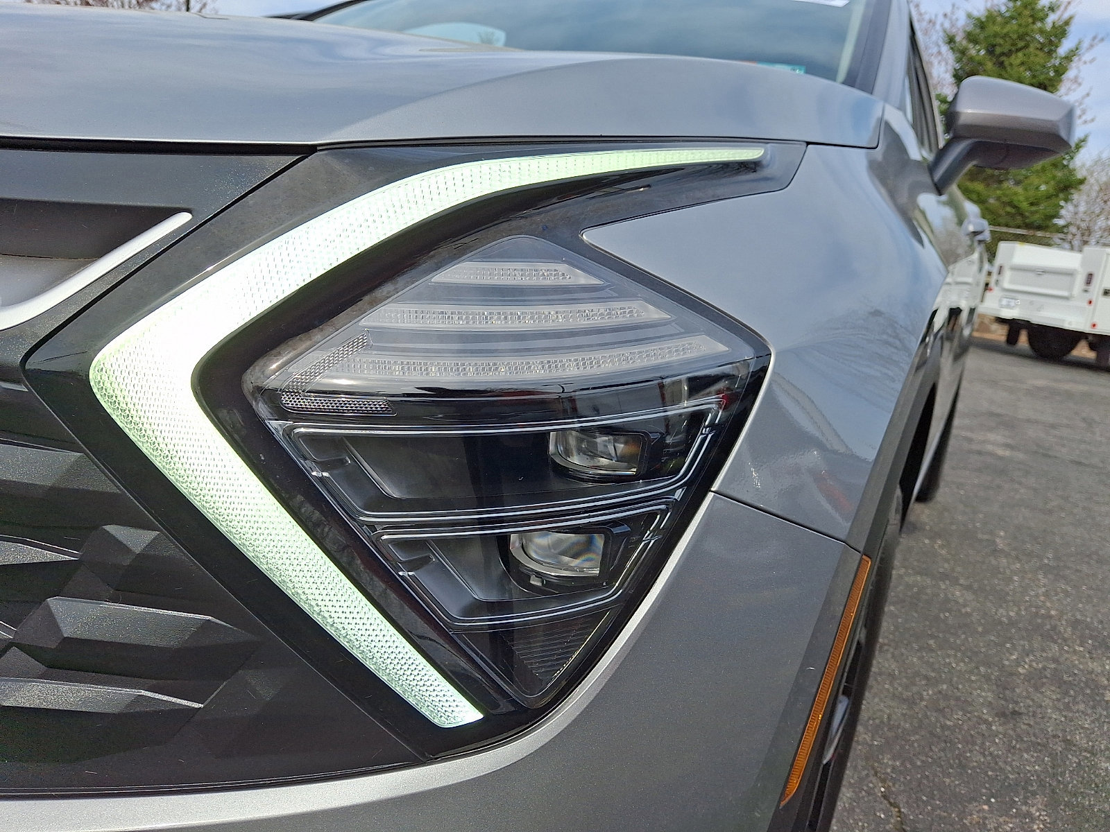 Used 2024 Kia Sportage LX image 9