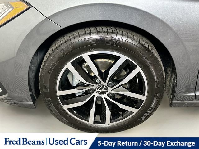 Used 2025 Volkswagen Jetta SE image 31