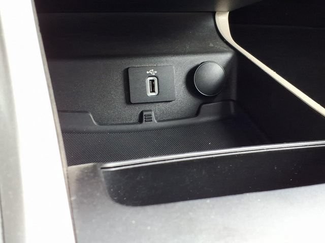 Certified 2017 Ford Fusion SE w/ Fusion SE Technology Package FWD image 28