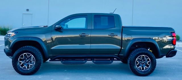 Used 2025 Chevrolet Colorado ZR2 w/ Technology Package AWD/4WD image 8