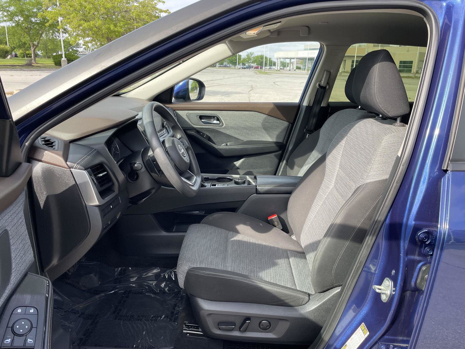 Used 2023 Nissan Rogue SV AWD/4WD image 17