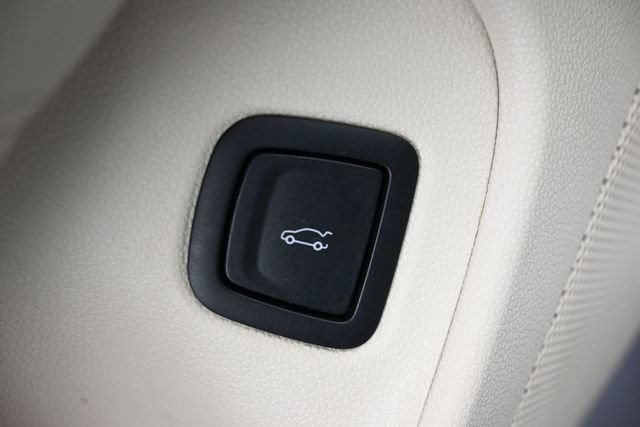 Used 2023 Cadillac CT4 Luxury w/ Sun And Sound Package RWD image 16