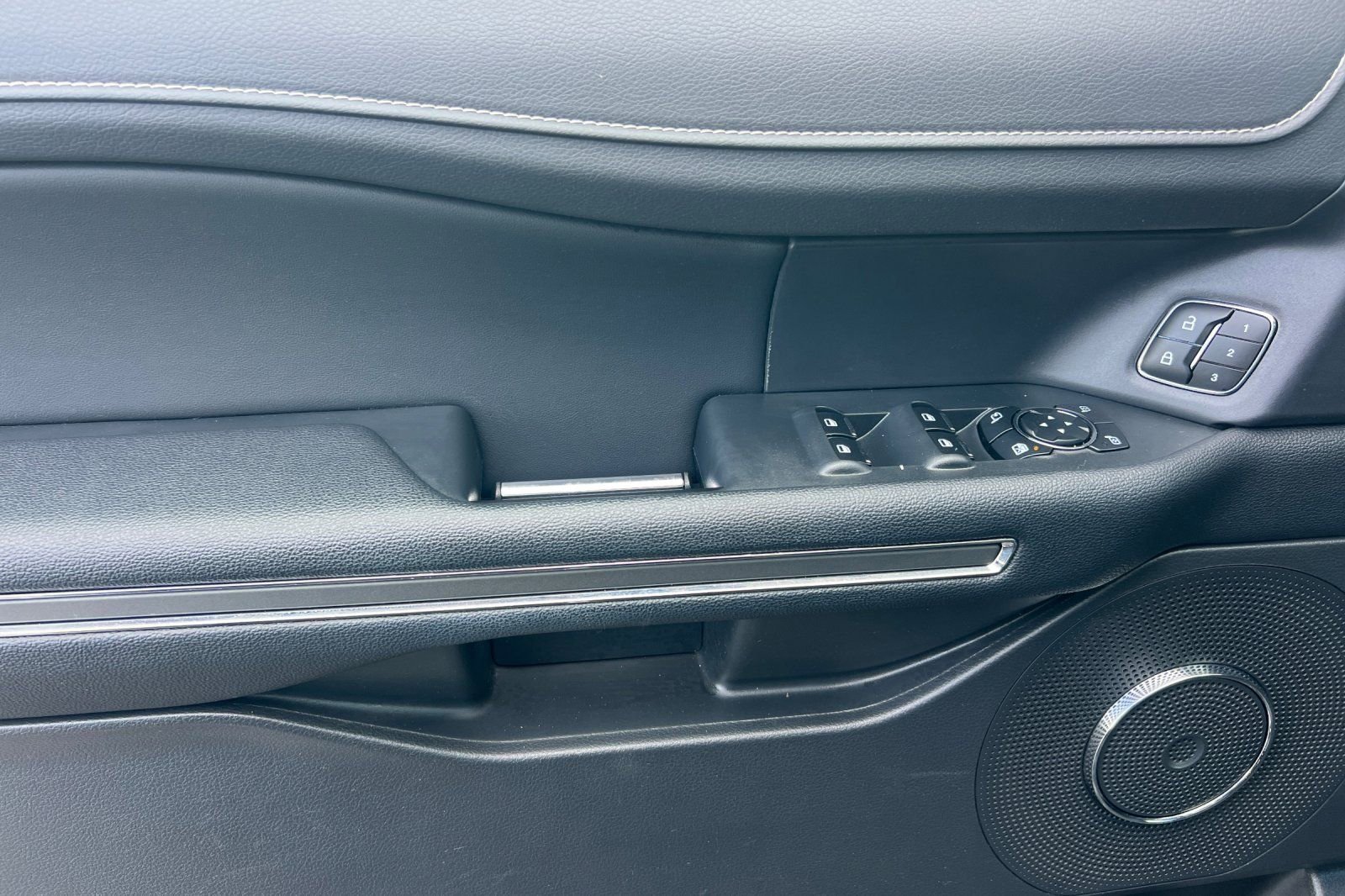 Certified 2023 Ford Expedition Max XLT image 12