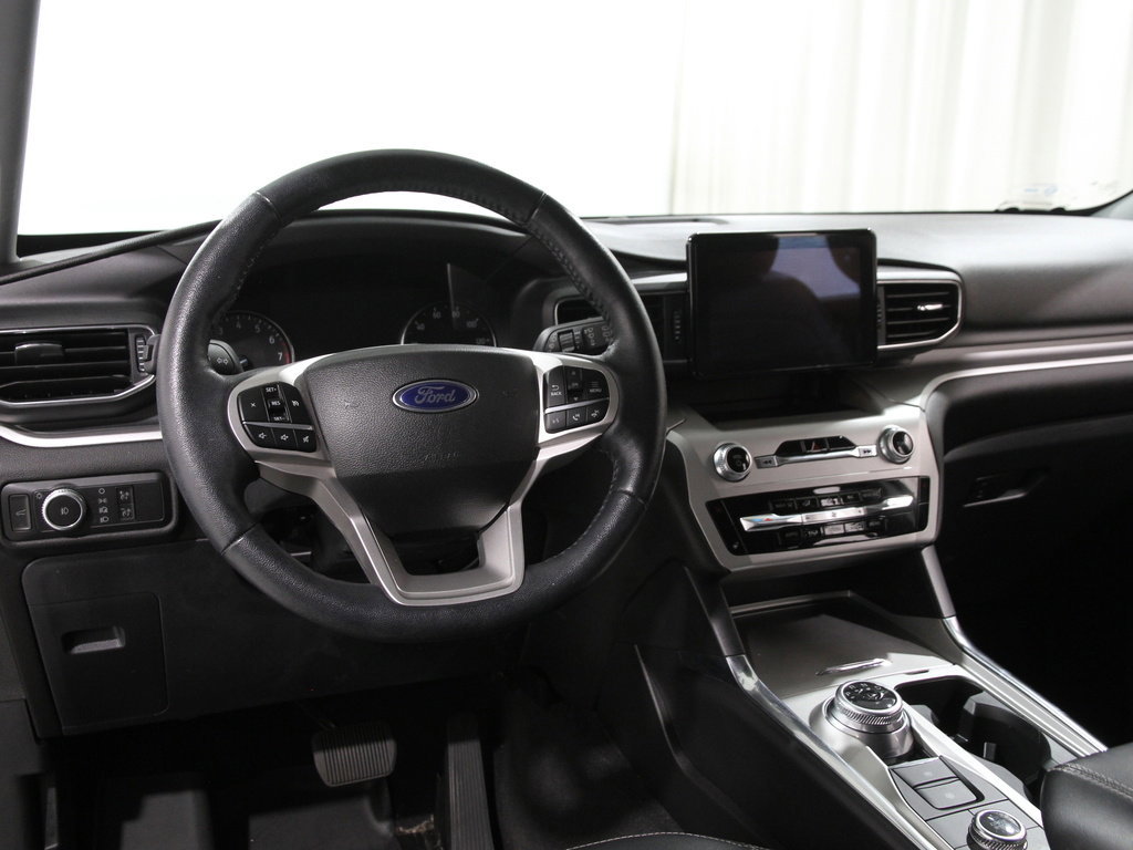 Certified 2022 Ford Explorer XLT w/ Equipment Group 202A image 8
