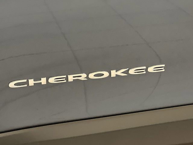 Used 2020 Jeep Cherokee Latitude w/ Cold Weather Group AWD/4WD image 18