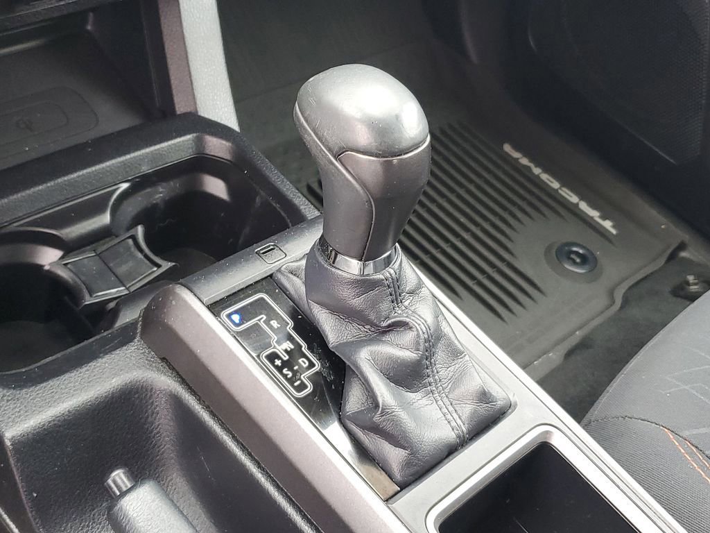 Used 2020 Toyota Tacoma TRD Sport w/ Technology Package image 25