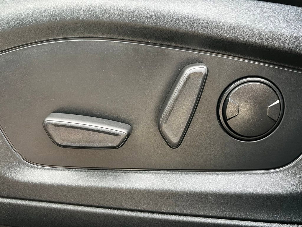 Certified 2022 Ford Explorer XLT w/ Equipment Group 202A image 18