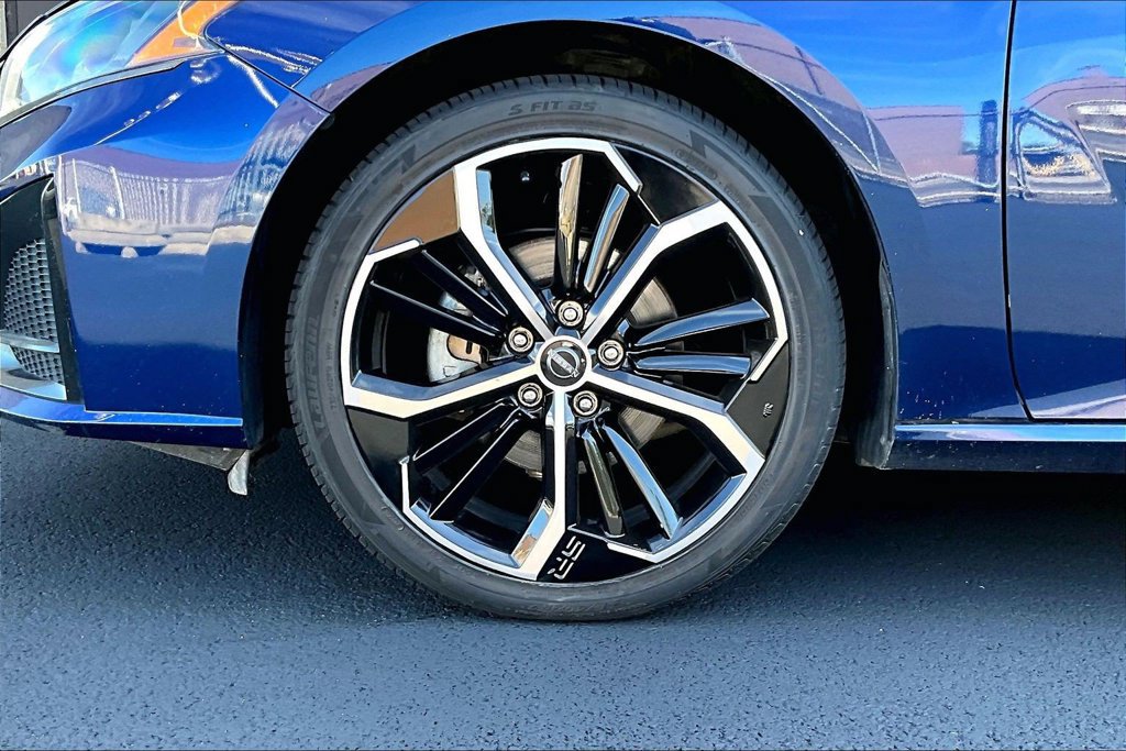 Used 2023 Nissan Altima 2.5 SR FWD image 9