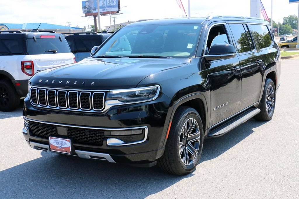 Used 2024 Jeep Wagoneer L Series II w/ Flexible Seating Group AWD/4WD image 2