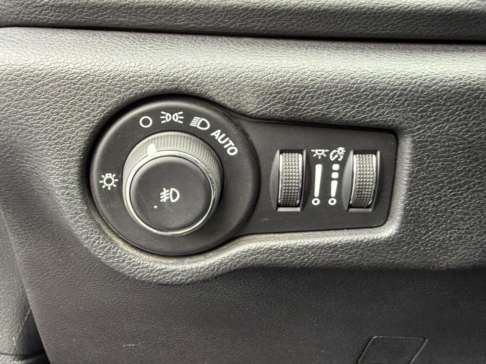 Used 2020 Chrysler Pacifica Touring-L Plus image 28