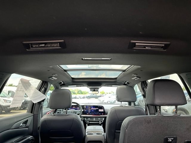 Used 2024 Chevrolet Traverse RS w/ LPO, Floor Liner Package AWD/4WD image 10