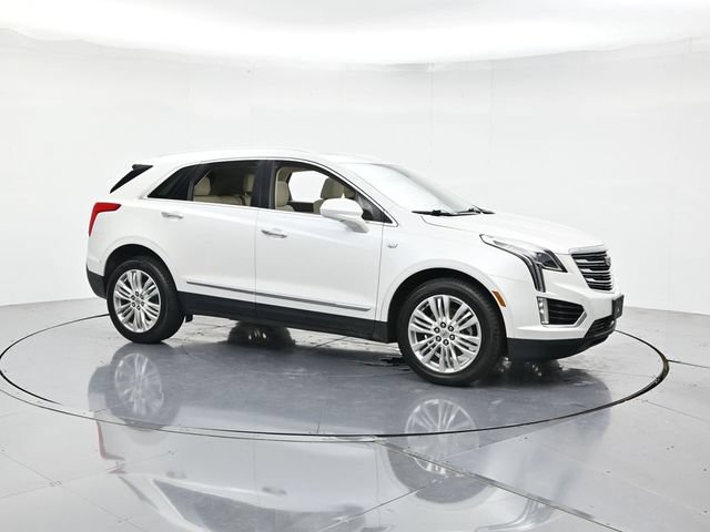 Used 2017 Cadillac XT5 Premium Luxury FWD image 3