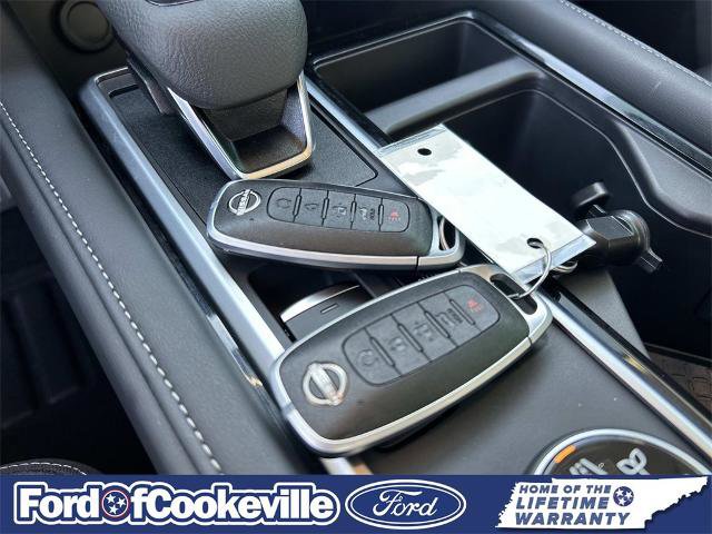 Used 2025 Nissan Pathfinder SL w/ Black Appearance Package image 37