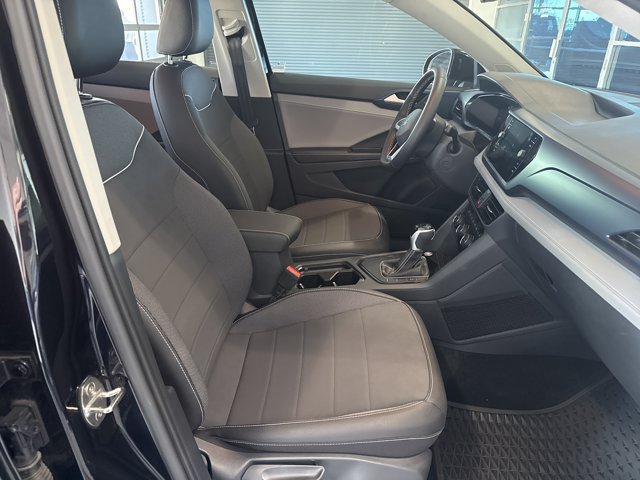 Used 2024 Volkswagen Taos SE FWD image 17