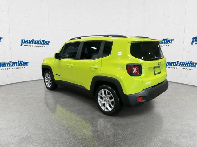 Used 2017 Jeep Renegade Latitude w/ Cold Weather Group FWD image 8