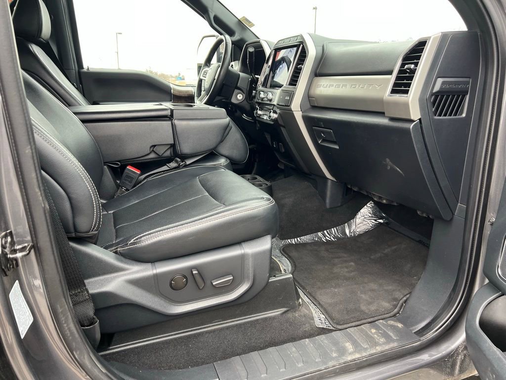 Certified 2022 Ford F350 Lariat w/ Chrome Package image 15