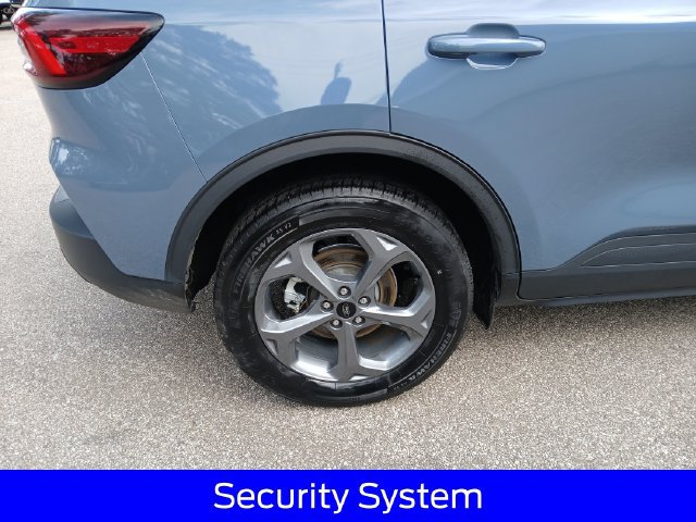 Certified 2025 Ford Escape ST-Line Select AWD/4WD image 11