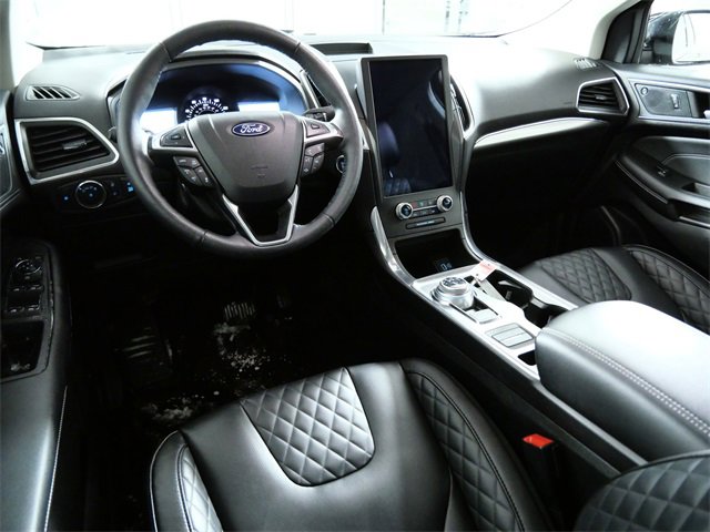Certified 2024 Ford Edge Titanium w/ Equipment Group 301A image 4