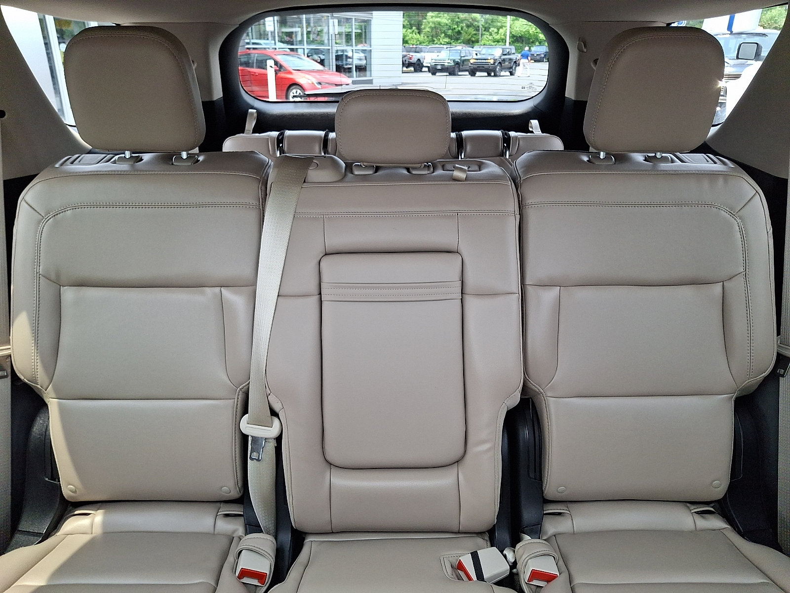 Certified 2022 Ford Explorer XLT w/ Equipment Group 202A AWD/4WD image 19