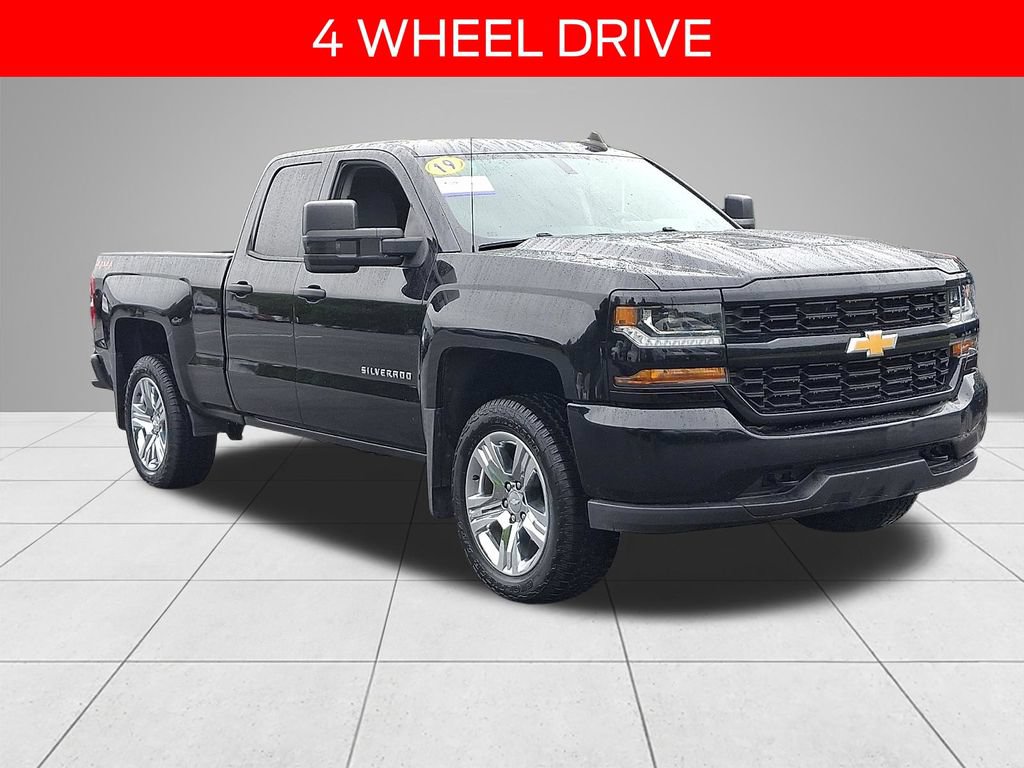 Used 2019 Chevrolet Silverado 1500 Custom w/ Custom Convenience Package AWD/4WD image 3