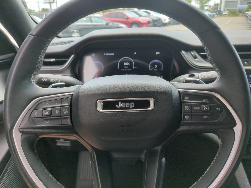 Used 2023 Jeep Grand Cherokee Altitude AWD/4WD image 27