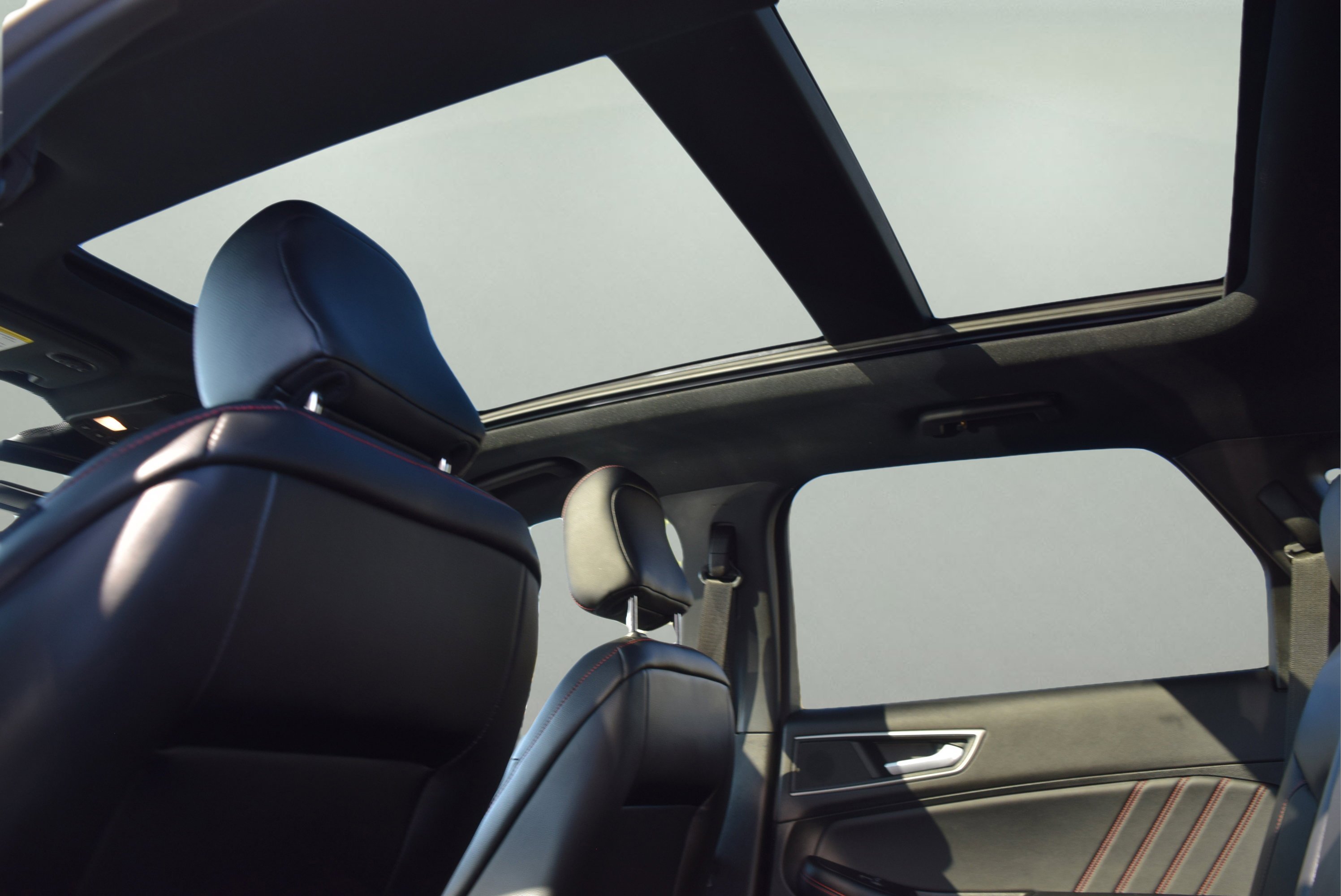 Certified 2022 Ford Edge ST-Line w/ Cargo Accessory Package image 8