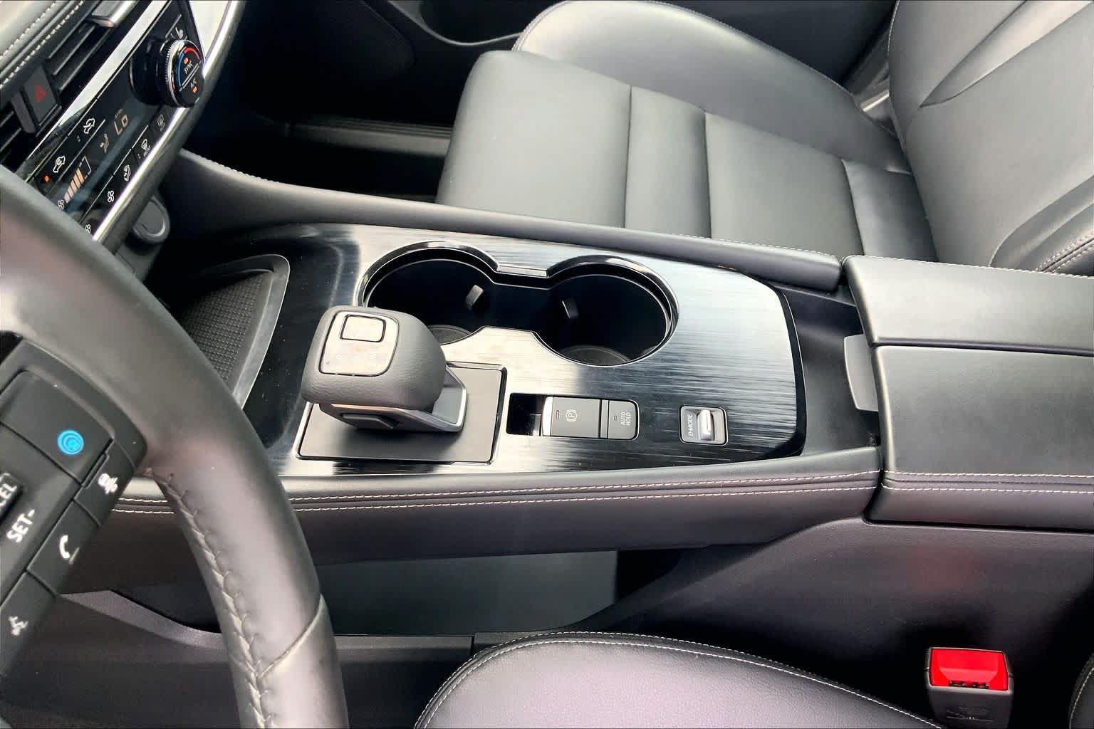 Used 2023 Nissan Rogue SL w/ SL Premium Package FWD image 17