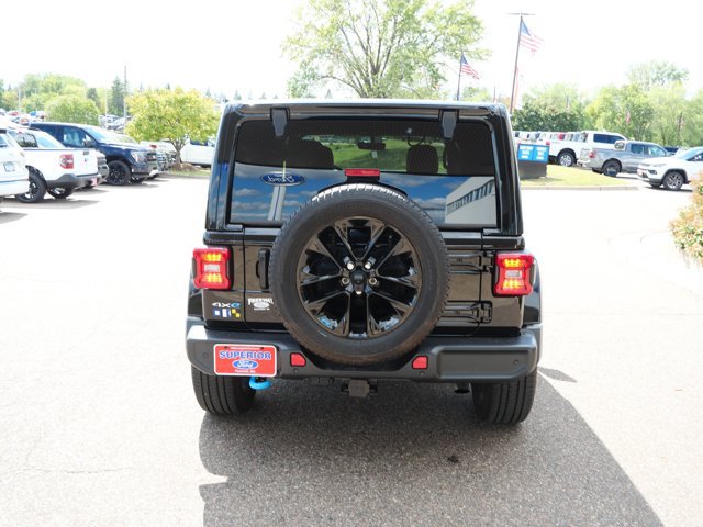 Used 2022 Jeep Wrangler Unlimited Sahara w/ Cold Weather Group AWD/4WD image 6