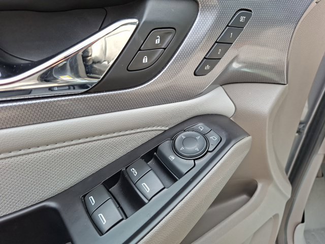 Used 2020 Chevrolet Traverse Premier FWD image 12