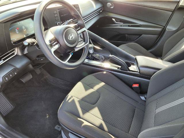 Used 2025 Hyundai Elantra SE FWD image 14
