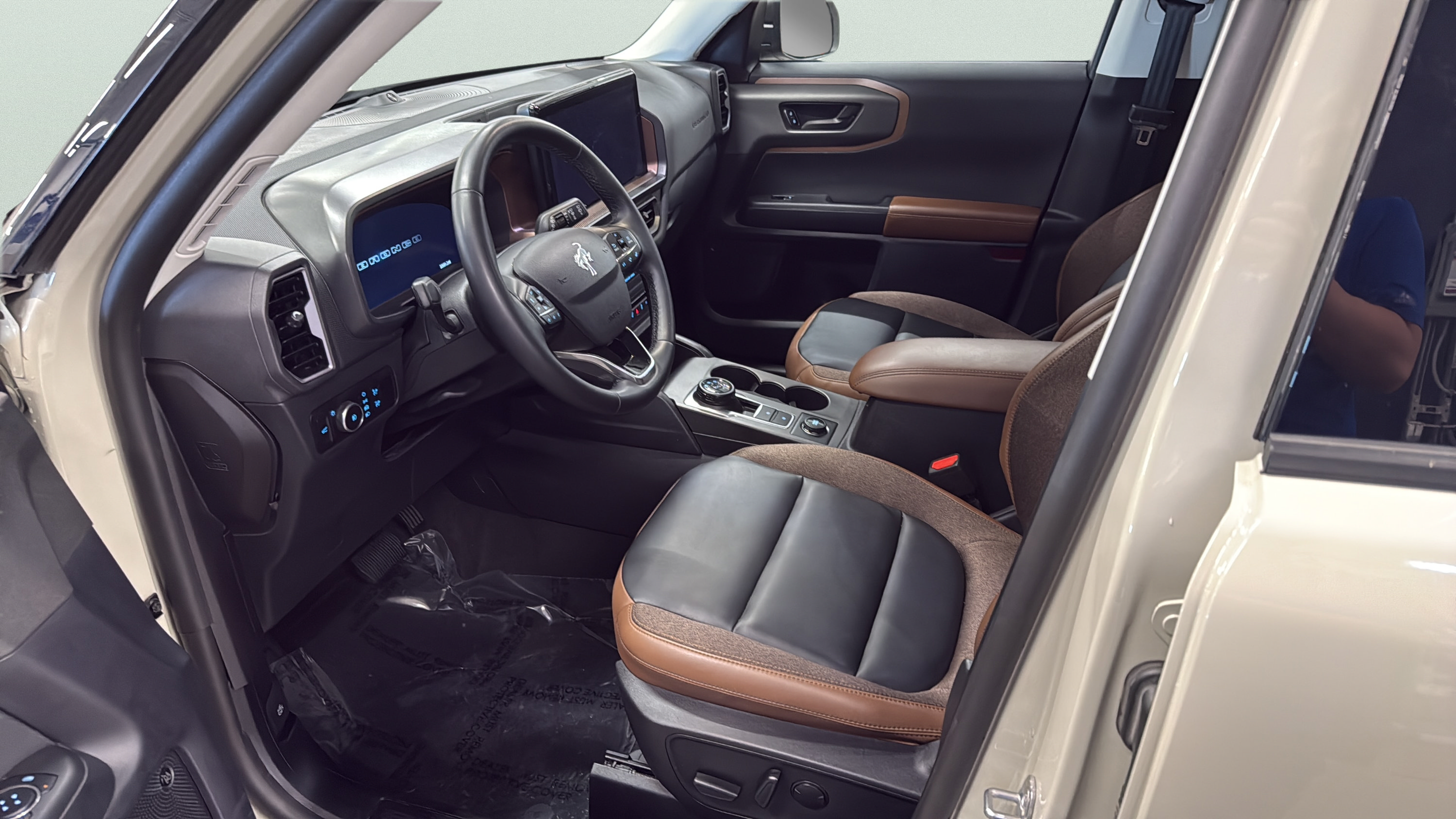 Certified 2025 Ford Bronco Sport Outer Banks w/ Outer Banks Tech Package+ AWD/4WD image 10