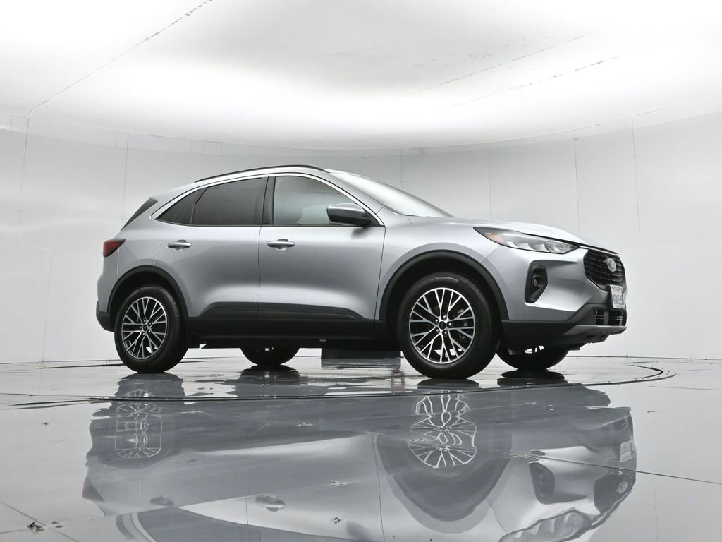 Certified 2023 Ford Escape SE image 2