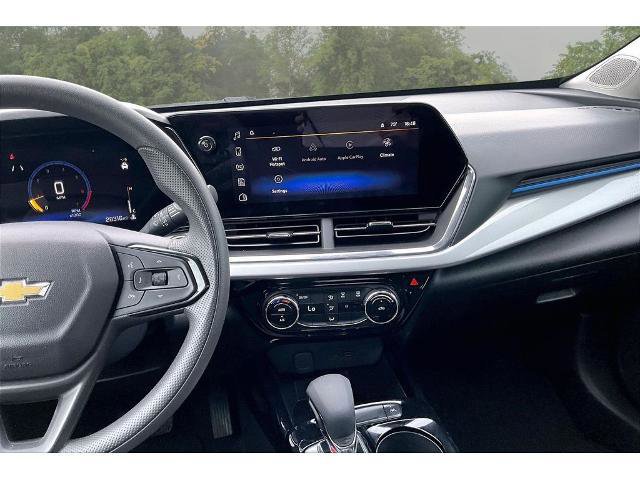 Used 2025 Chevrolet Trax LT image 8