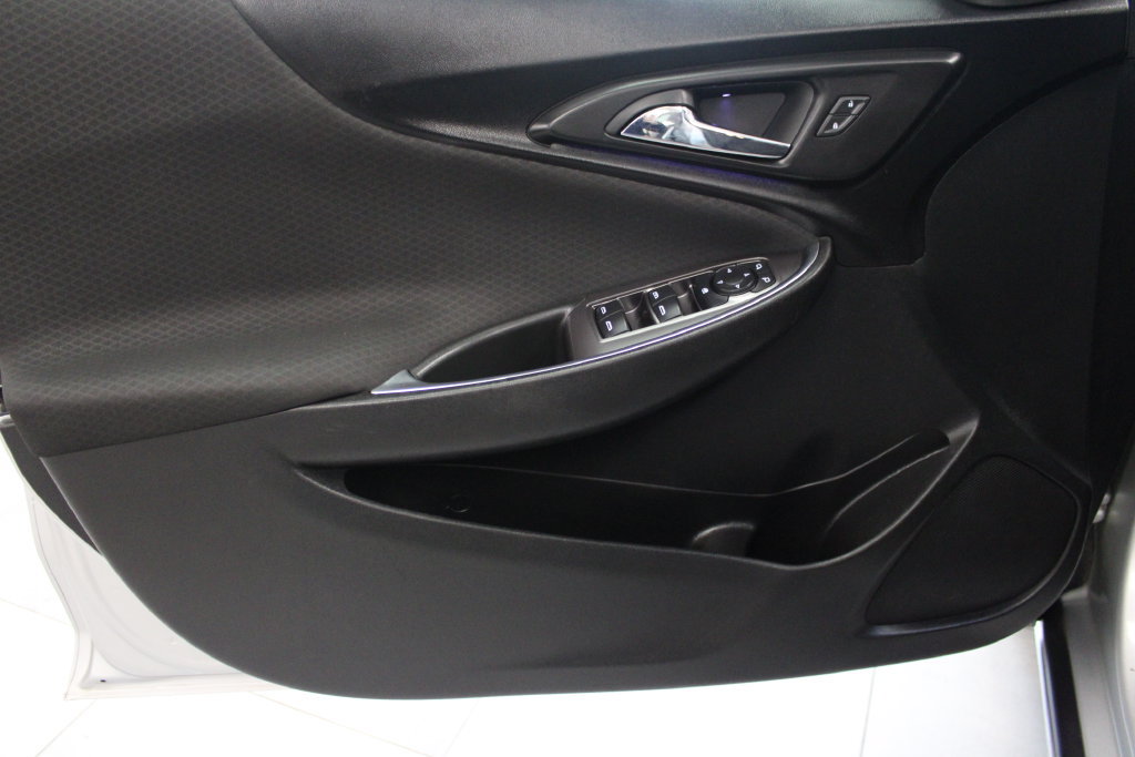 Used 2018 Chevrolet Malibu LT FWD image 13