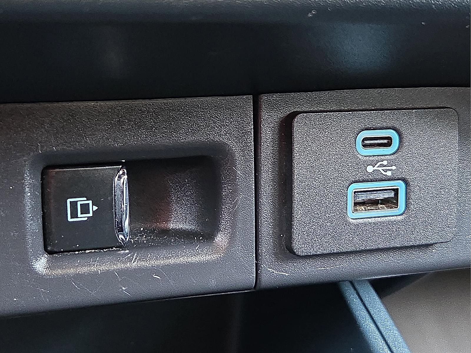 Certified 2024 Ford Maverick Lariat w/ Black Appearance Package image 21