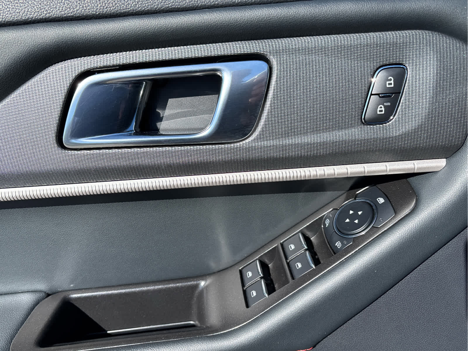 Certified 2025 Ford Explorer ST-Line image 32