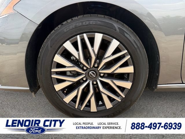 Used 2024 Nissan Altima 2.5 SV FWD image 9