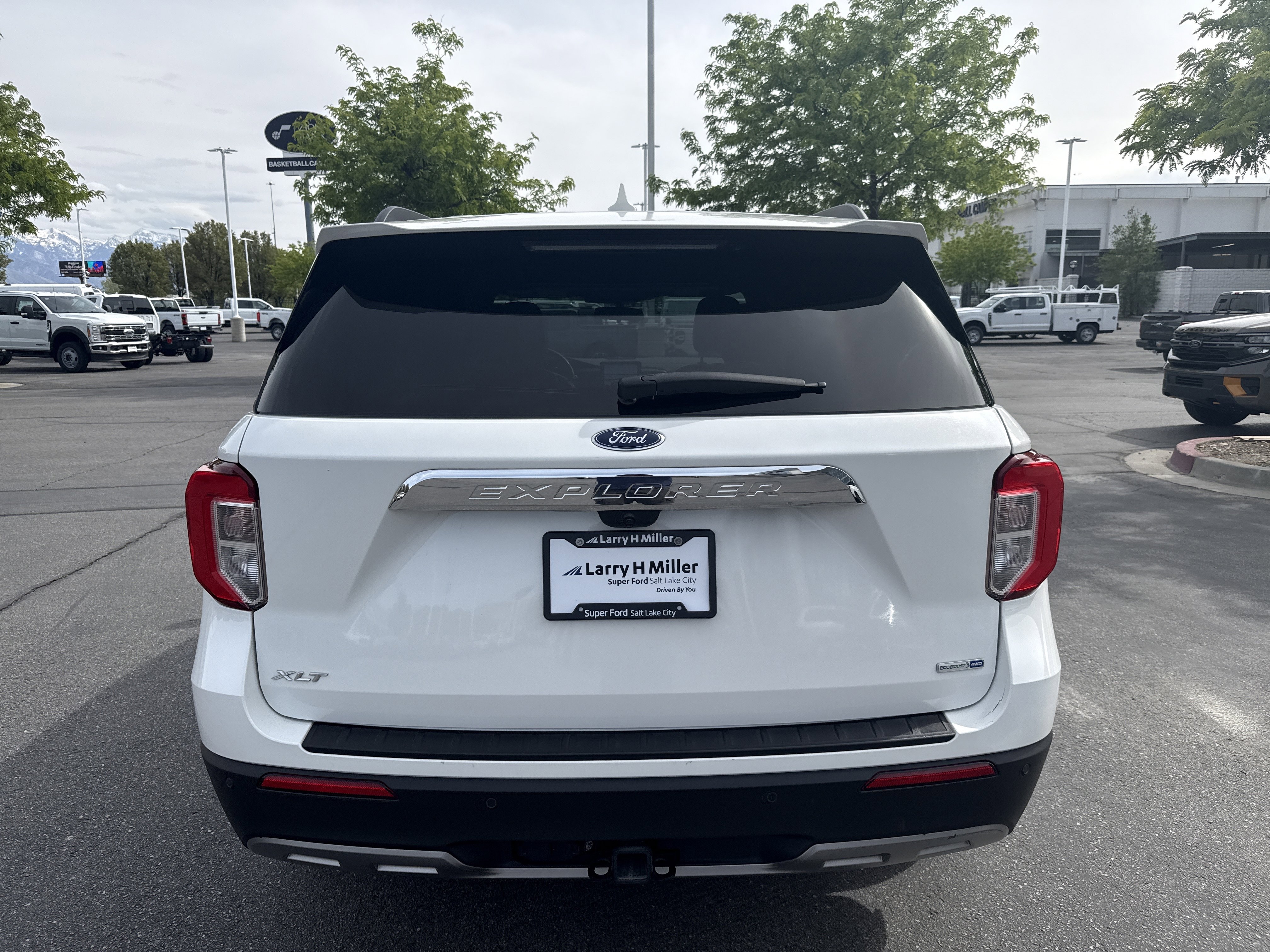 Certified 2020 Ford Explorer XLT w/ Equipment Group 202A AWD/4WD image 4