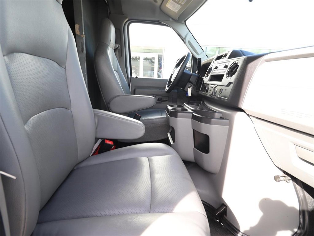 Certified 2022 Ford E-450 and Econoline 450 Super Duty w/ Power Windows & Locks Group image 13