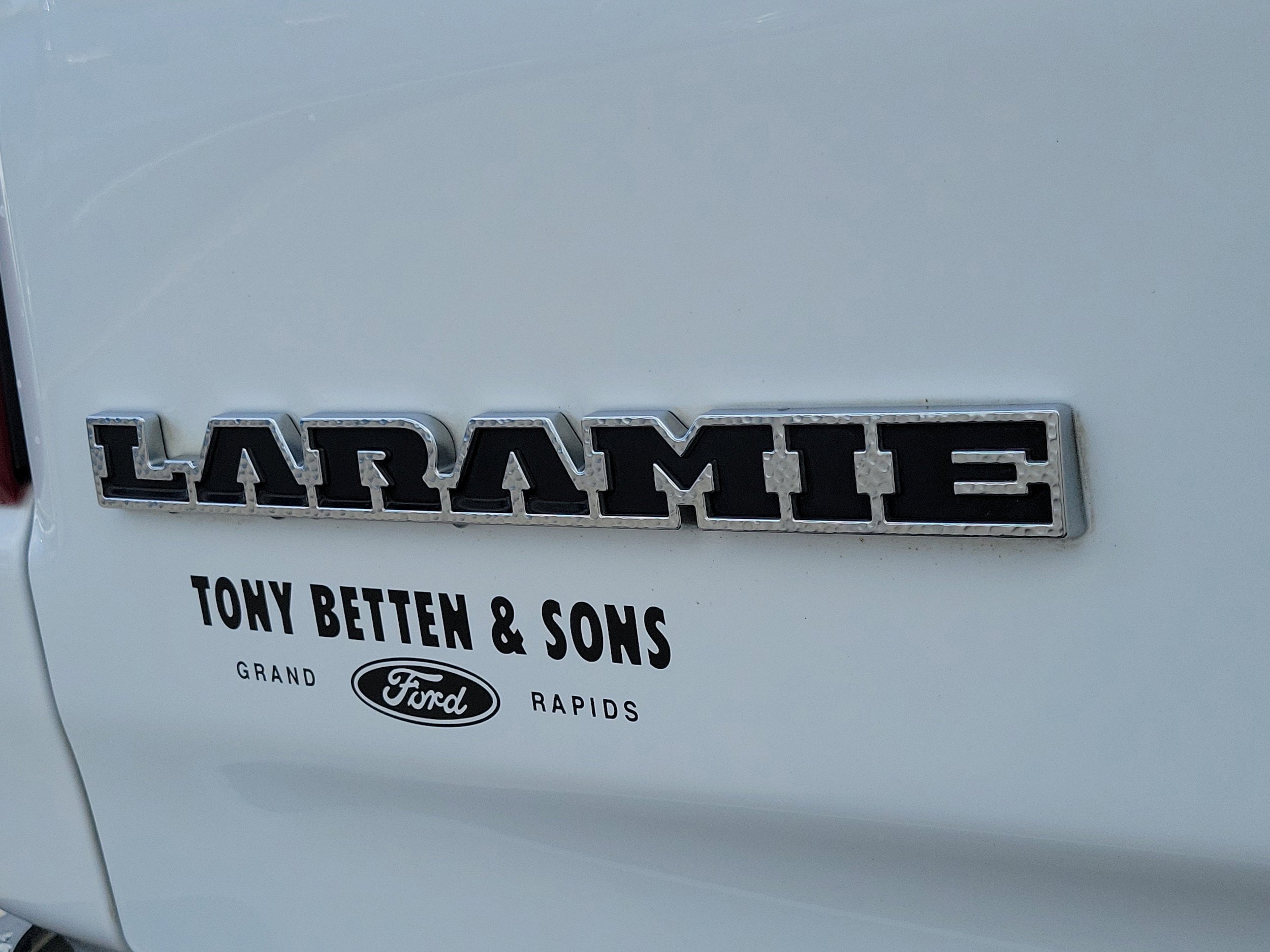 Used 2021 RAM 1500 Laramie w/ Sport Appearance Package AWD/4WD image 7