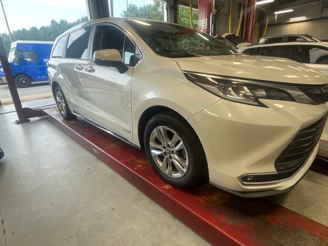 Used 2021 Toyota Sienna Limited FWD image 14