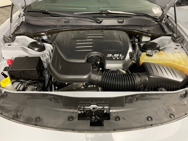 Used 2021 Dodge Charger SXT w/ Blacktop Package image 9